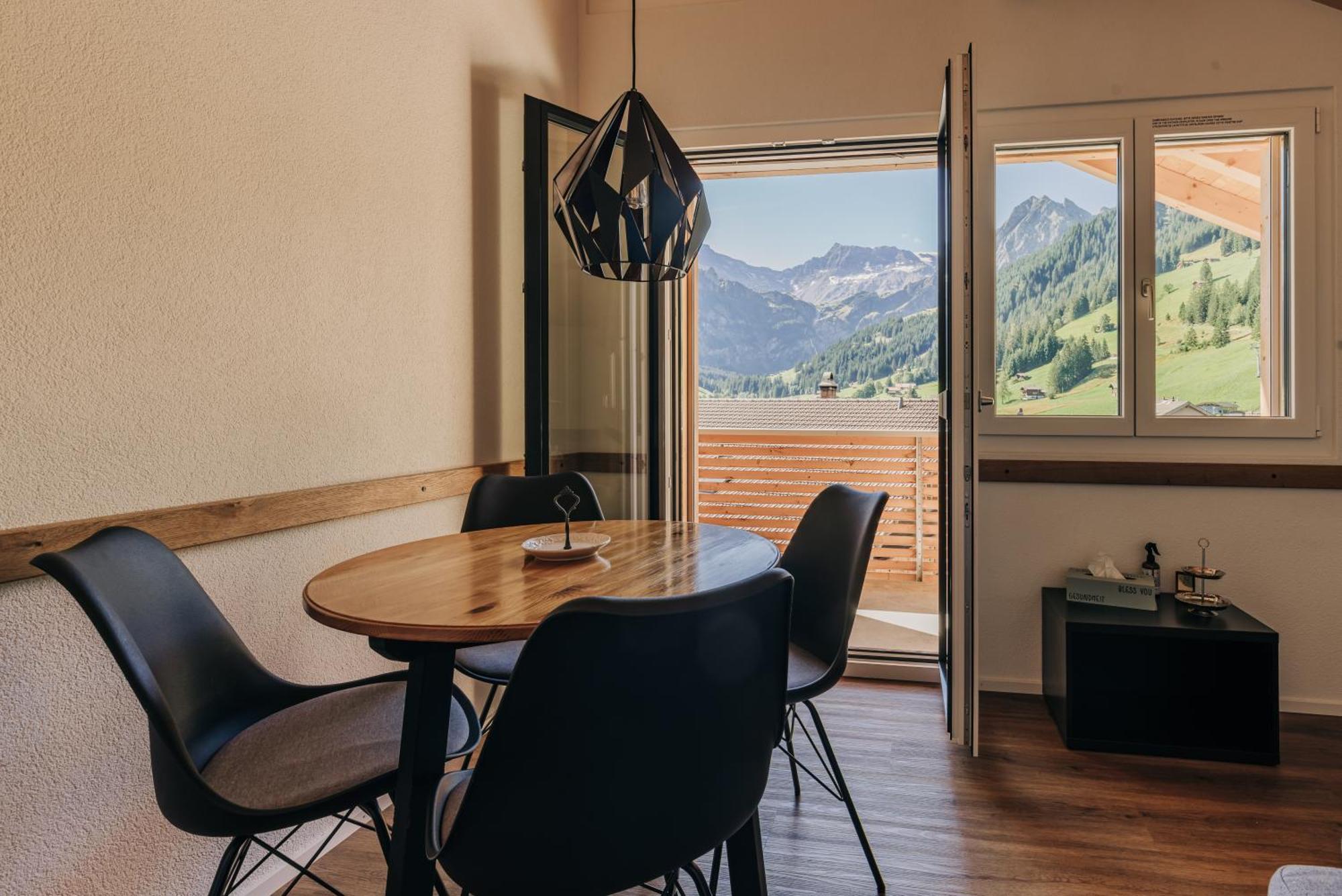Chuenislodge3 Neu&stilvoll, 2balkone, Echtes Bijou Mit Top-aussicht